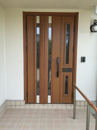 家の格が上がる！上品なデザインの玄関ドアに交換！（神戸市北区・Ｔ様邸）