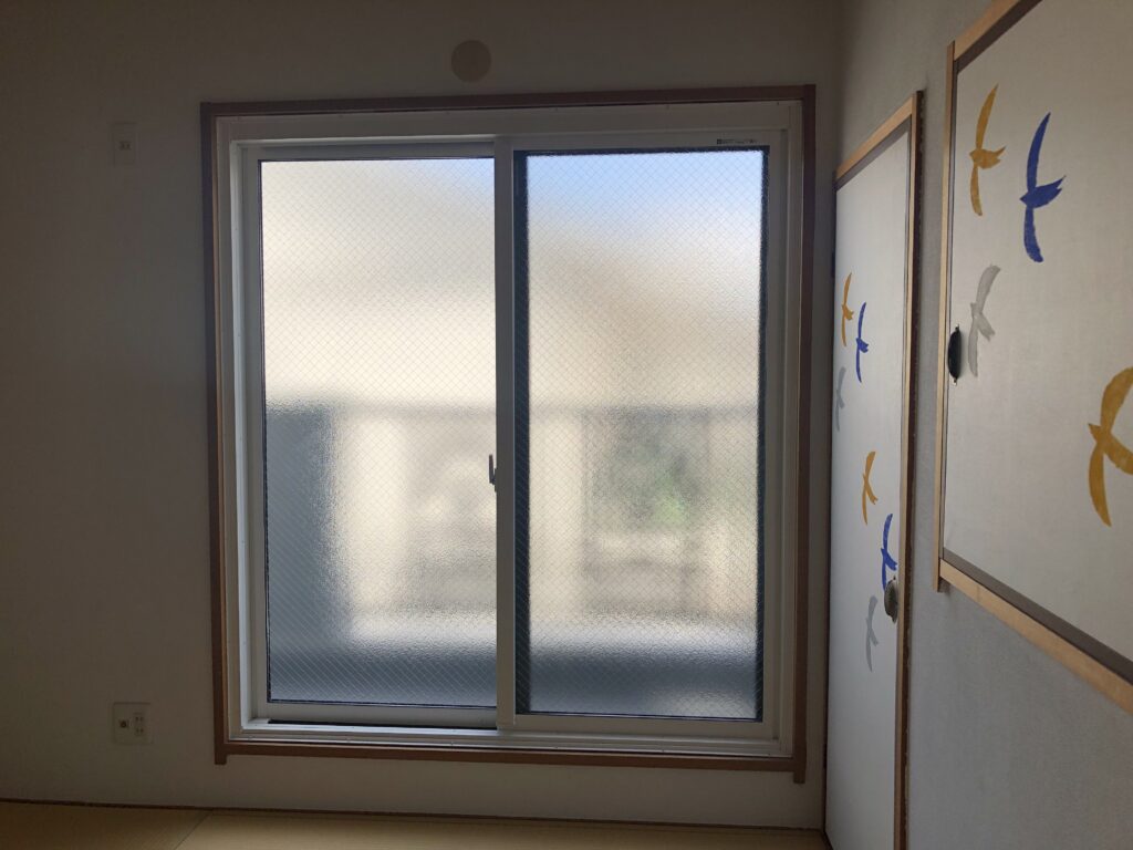 ⑦和室　引違い窓
