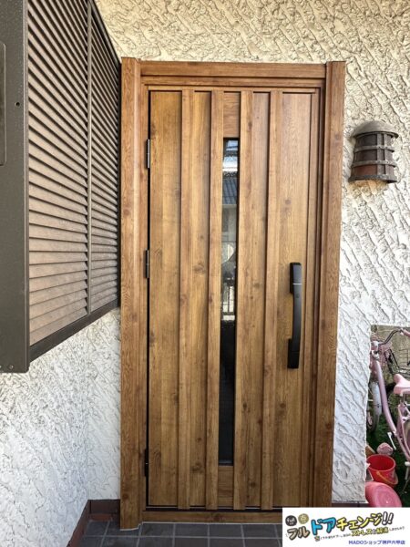 神戸市東灘区　玄関ドアが新しくなればまるで新築気分♪カバー工法で断熱ドアに取り換えましょう！