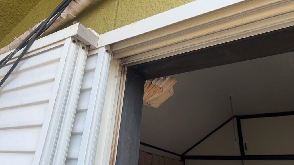 窓交換は今ある窓枠はそのままに、新しい窓を被せて取り付ける「カバー工法」です。