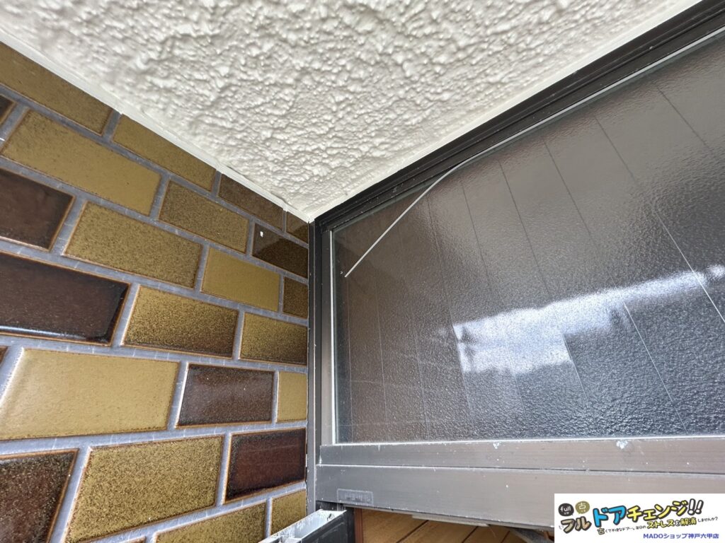 外壁と天井がピッタリくっついていますね。<br />
カバー工法後の仕上がりはどうなるでしょうか。