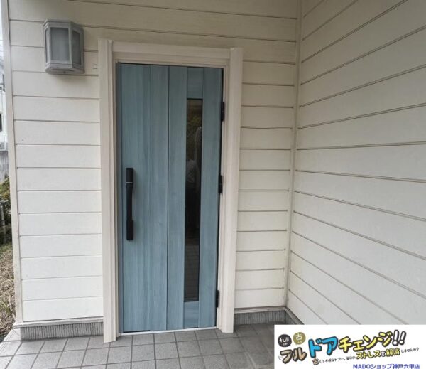 三田市　劣化で玄関ドアがボロボロに・・・断熱ドアに交換しましょう！