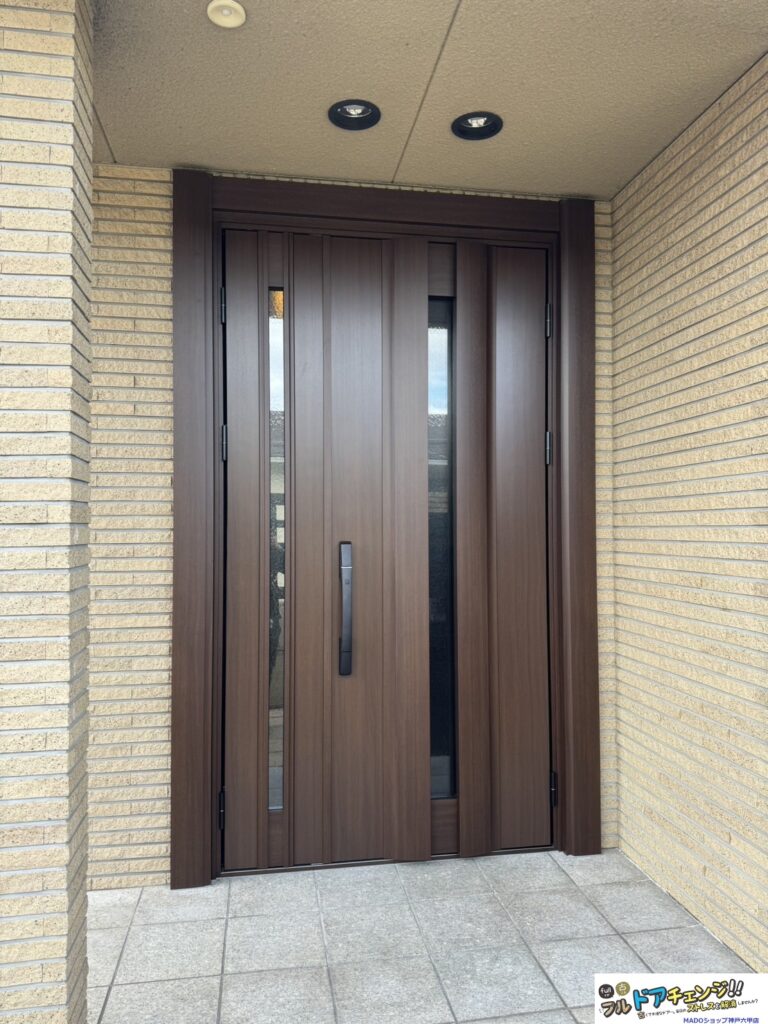 芦屋市　既存ドアの額縁がしっかりしていてもカバー工法で玄関ドアは交換できます★
