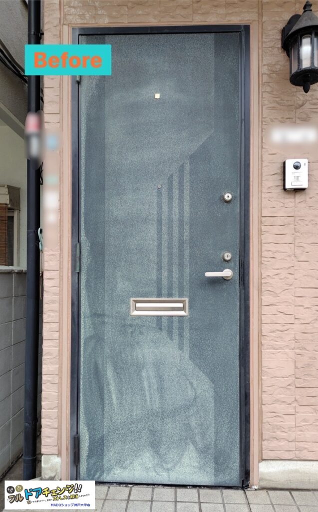 既存ドアは28年間家を守ってくれて、満身創痍でした😶
