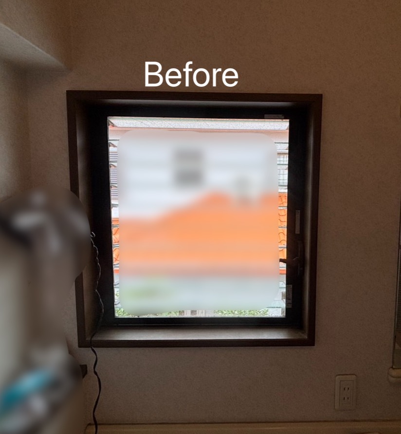 洗面所の窓<br />
<br />
小サイズ(0.2㎡以上1.6㎡未満)