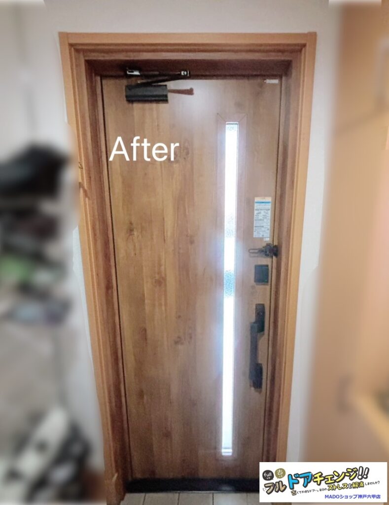 神戸市須磨区の戸建てで、YKKAP D30シリーズN04H（D4仕様）の玄関ドア交換を実施。<br />
鍵の開閉が不便というお悩みに対し、ポケットキーを採用。<br />
丁寧な説明と施工で、使いやすさにご満足いただいた事例です。