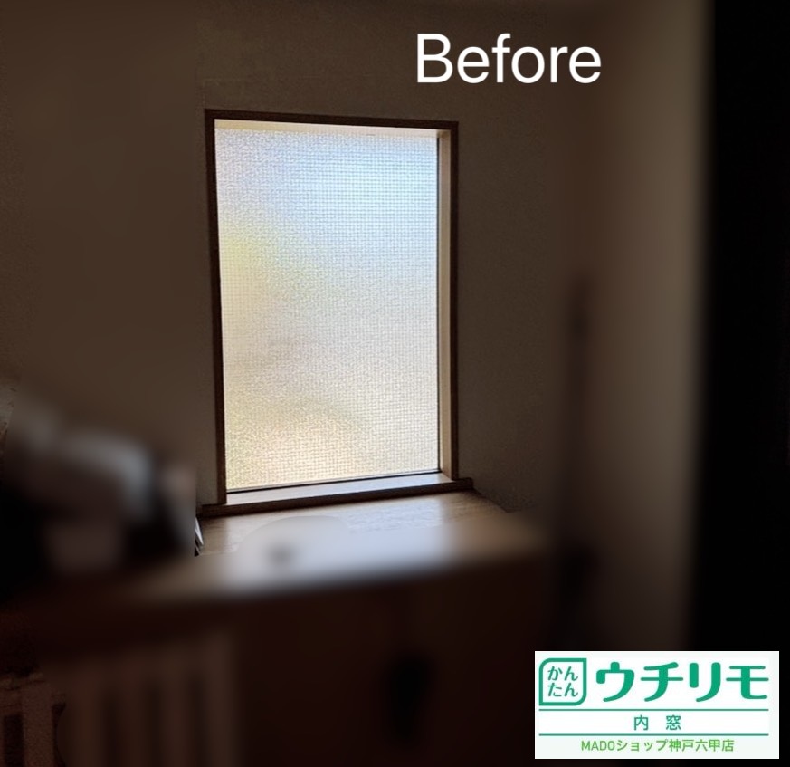玄関の窓<br />
<br />
小サイズ(0.2㎡以上1.6㎡未満)