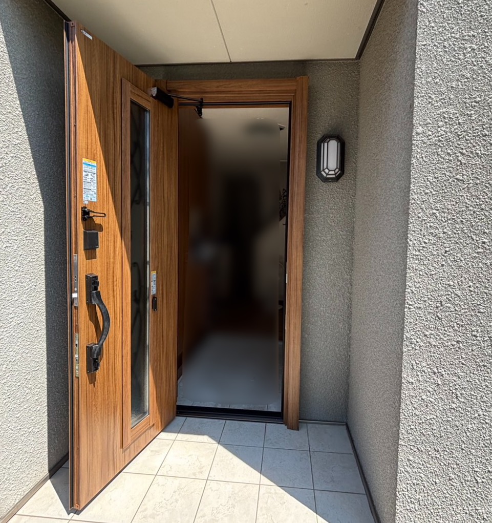外壁とマッチするドライチーク色